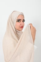 حجاب قطن شاش مخطط مميز من بلاك وينج – خفة وأناقة ت...