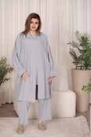 طقم جاكيت مع بلوزة وبنطلون خياطات طولية من بلاك وي...