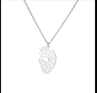 سلسال طبي بشكل قلب