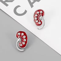 زوج من بروشات الكلية