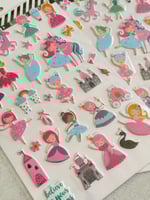 ملصقات بالية