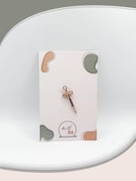 بروش إبرة طبية ذهبي