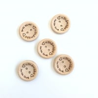 ازارير ازرار خشب صنع بحب