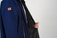 فروة قمرة جوخ مع فرو مبطن ناعم لون كحلي غامق