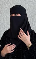 نقاب وسط ردة