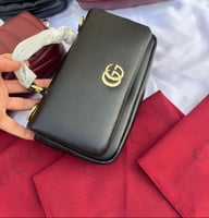 أسود