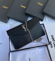 اسود لوقو فضي