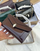 أحمر لمعه