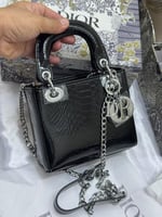 أسود 1