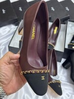 أحمر