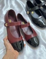 أحمر