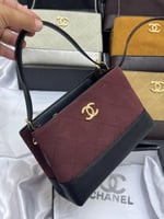 أحمر