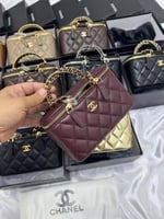 أحمر