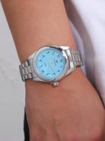 ساعة بخط عربي بكوالتي أنيق