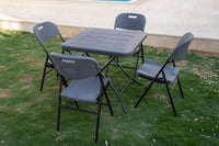 طقم طاولة مربعة قابلة للطي مع أربعة كراسي رمادي