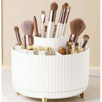 منظم مستحضرات التجميل