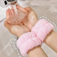 ربطة معصم للحماية من البلل أثناء غسل الوجه