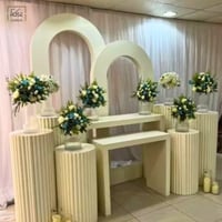 مدخل استقبال قناطر اليونان مع فازات الورد الطبيعي