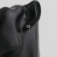 حلق ذهب دائري ابيض نحت دوائر عيار 18