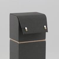 طقم ذهب بتصميم سداسي لونين بأجزاء لماعة - عيار 18