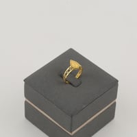 طقم ذهب ورود مع دلايات دمعة بصمة - عيار21