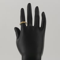 خاتم ذهب ملتف ناعم مع خط لماع - عيار 18