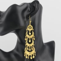 حلق ذهب هلال مع قلوب عيار 21