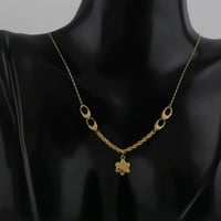 عقد ذهب حلقات مبروم وردة بنقش متفرد - عيار 21