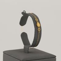 طقم ذهب ورود مع دلايات دمعة بصمة - عيار21