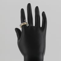 خاتم ذهب بتصميم ابرة ملون - عيار 18