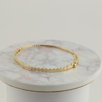 اسوارة ذهب واقف بتصميم سداسي بسيط و مميز - عيار 18