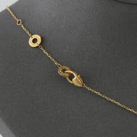 عقد ذهب بتصميم شراع ازرق بنقش مميز - عيار 18