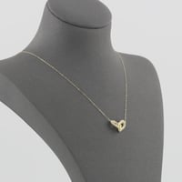 طقم ذهب بتصميم جريء لماع - عيار 18