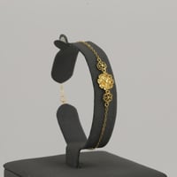 طقم ذهب ورود ثلاث ادوار مبروم بتصميم هندسي - عيار2...