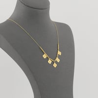 عقد ذهب مع تعليقات نبتة - عيار 21