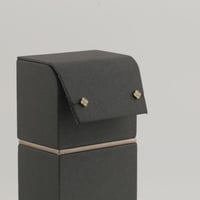 طقم ذهب بتصميم نبتة رباعية لماعة - عيار 18