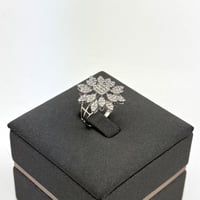 طقم ذهب ابيض تصميم الماس عيار 18