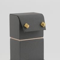 نصف طقم ذهب بتصميم نبتة رباعية ثلاثية الابعاد - عي...