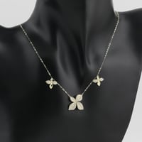 عقد ذهب اوراق الزهرة عيار 18