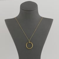 عقد ذهب بتصميم مسمار ملتف - عيار 21