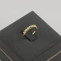 خاتم ذهب بتصميم قلوب - عيار 18