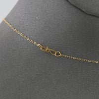 طقم ذهب بتصميم حلقات و صفائح سداسية بأجزاء منقوشة...