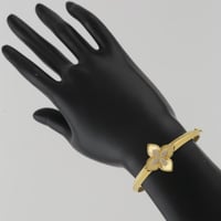 اسوارة ذهب واقف بتصميم نجمة مموجة لماعة - عيار 18