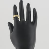 دبلة ذهب بتصميم انيق لماع - عيار 18