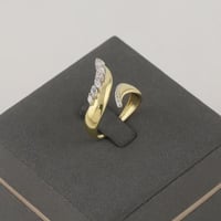 خاتم ذهب ملتف بأطراف تصميم كريستال - عيار 18