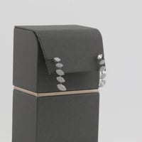 طقم ذهب ابيض بتصميم حبات الكريستال اللماعه - عيار...