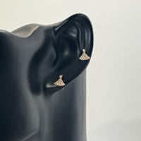 حلق ذهب مثلث تصميم الماس عيار 18