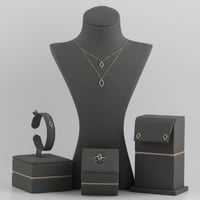 طقم ذهب بتصميم معين انيق لماع - عيار18