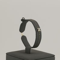 طقم ذهب بتصميم وردة الكريستال - عيار18