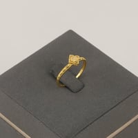 خاتم ذهب نسائي عيار 21 (R821)